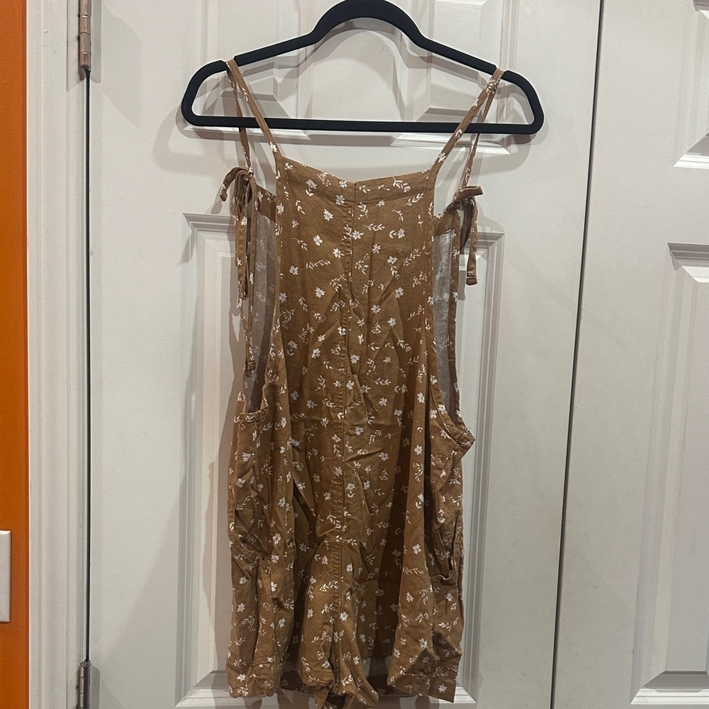 NWOT Vanilla Star Tan Floral Top size M - Picture 7 of 7